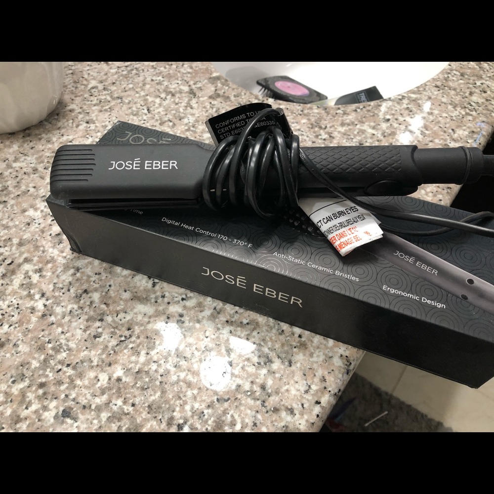 Jose Eber 1.5 ceramic plate flat iron